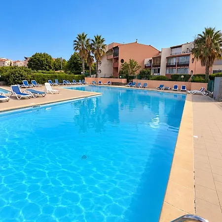 Vue Port, Piscine Et Parking 4 Couchages Entierement Renove *