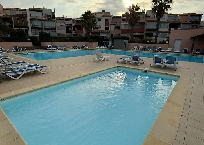 4 Couchages Vue Port Avec Piscine Et Parking *